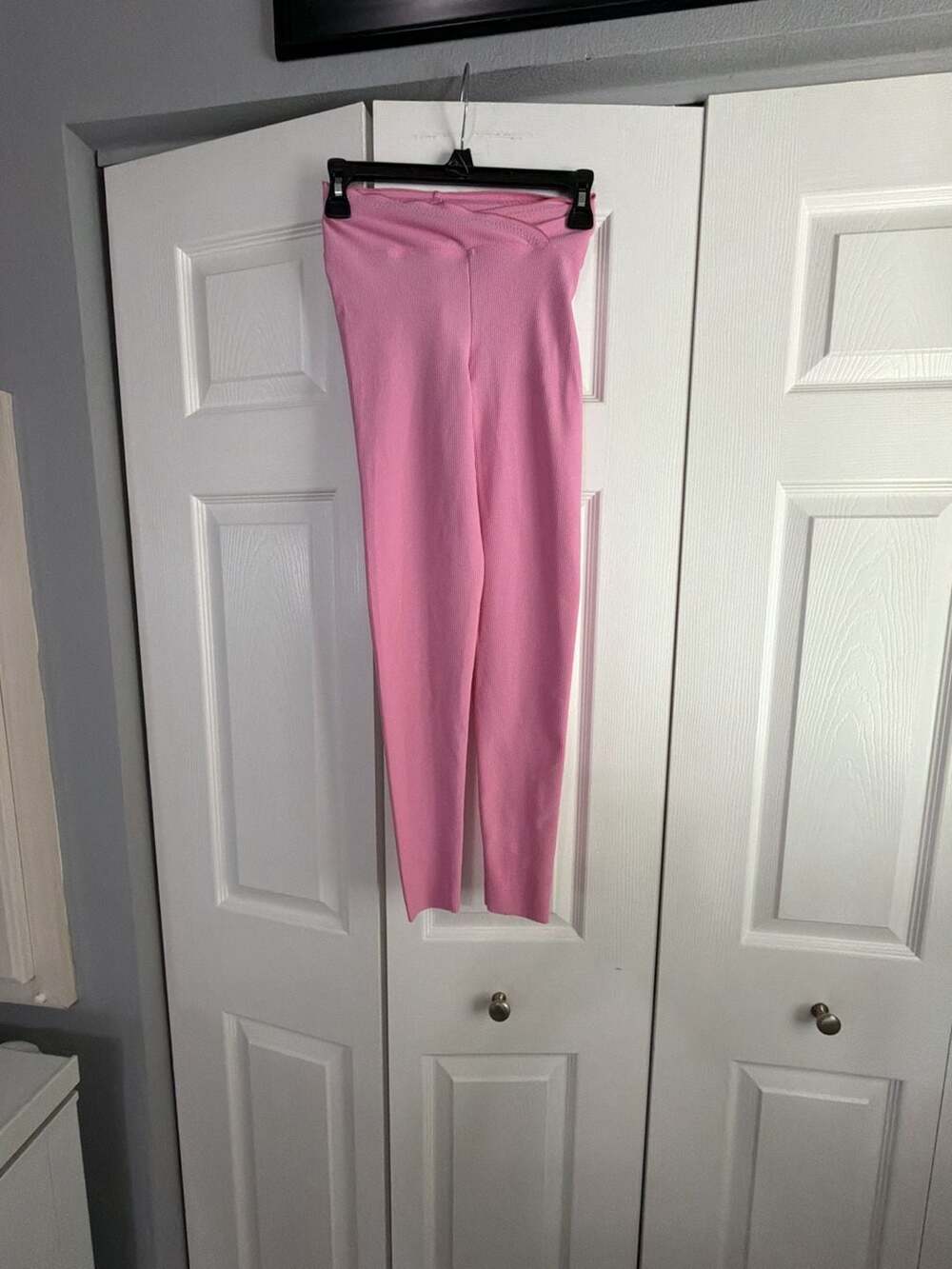 Dippin Daisys Ribbed V-Waist Leggings in Pink